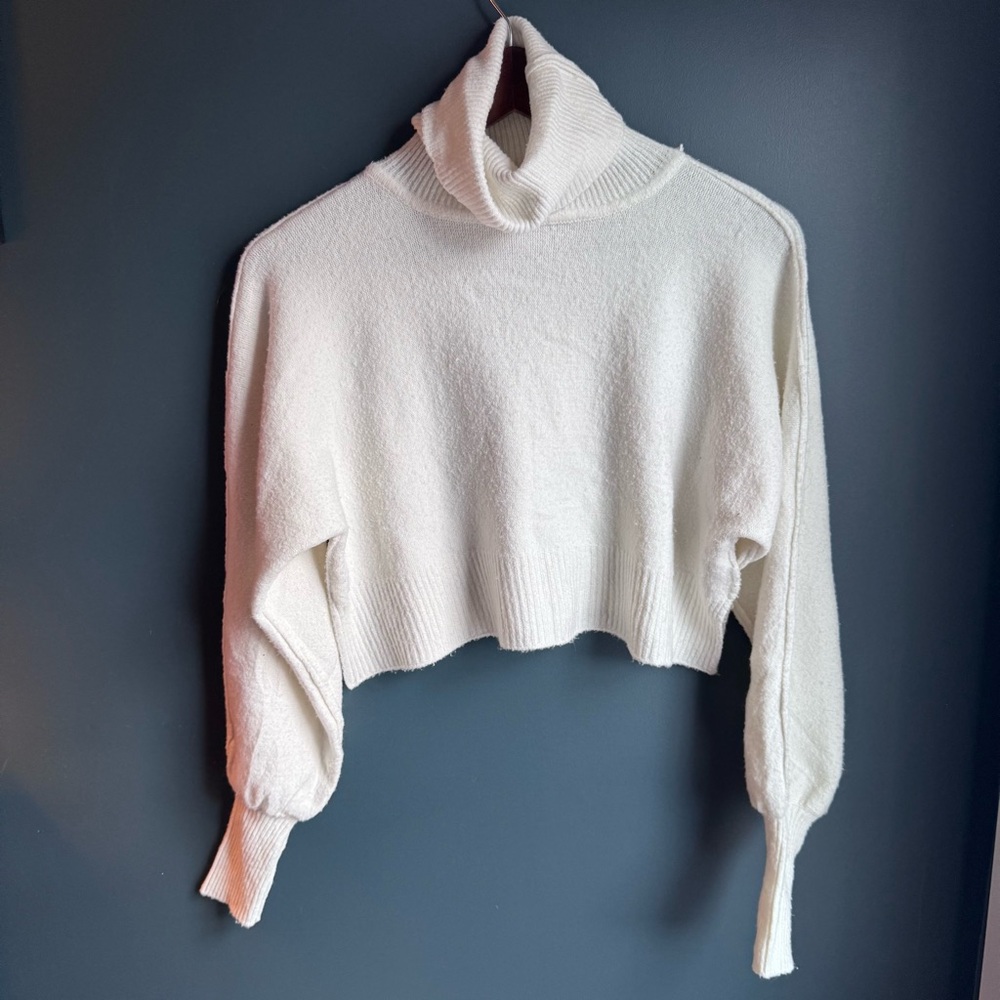 🖐️ 5 for $25: Urban Outfitters Turtleneck